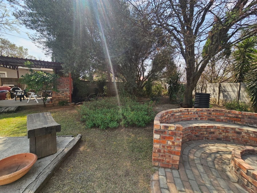 5 Bedroom Property for Sale in Flamingo Park Free State